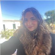 Soy una estudiante joven con michas ganas de ayudar a los más pequeños haciendo las clases amenas sobre biología